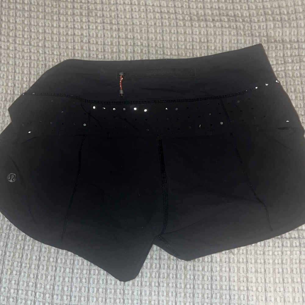Lulu Shorts (String Missing) Size 4 - image 2